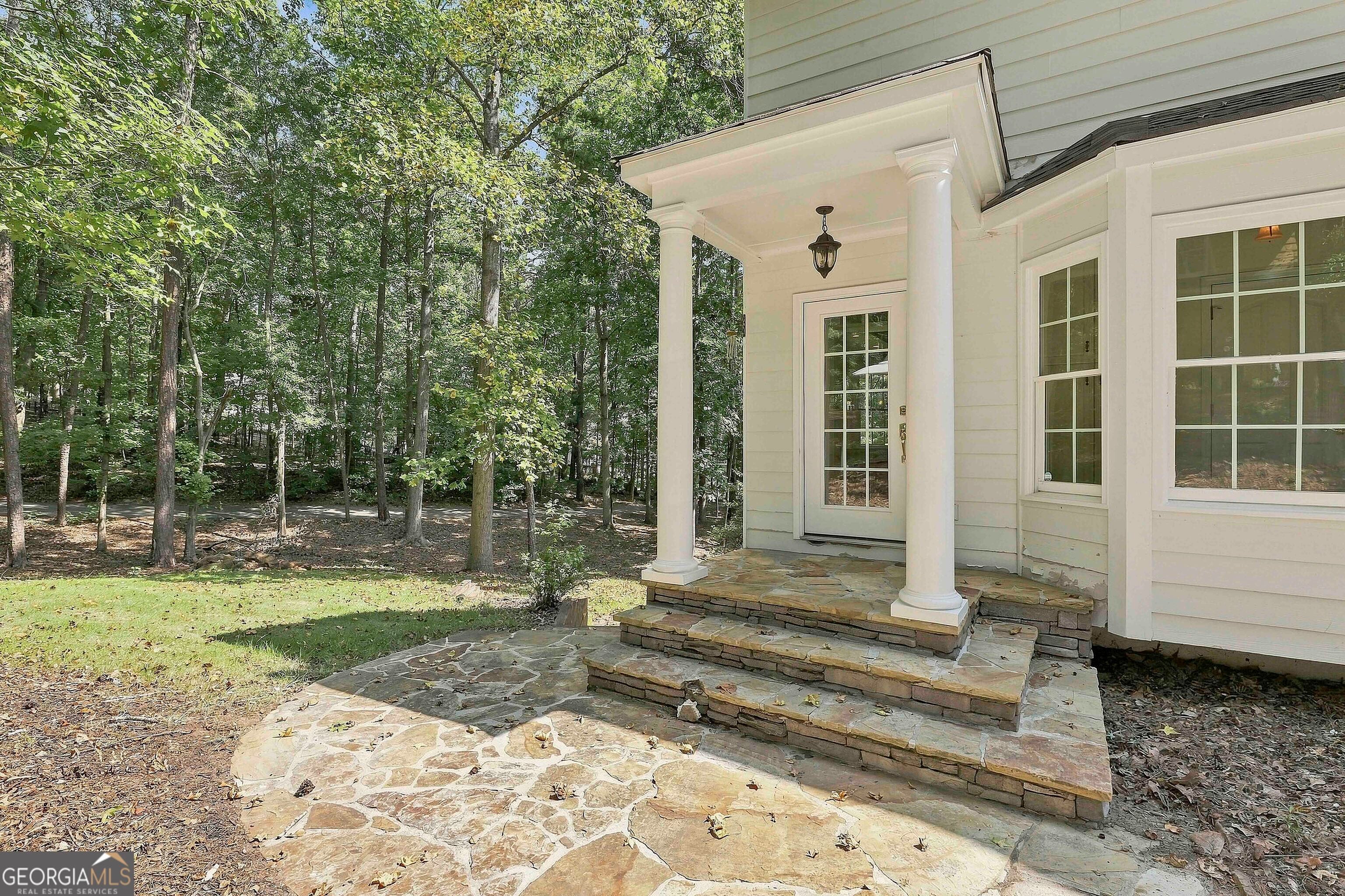 625 Bellenden DR
