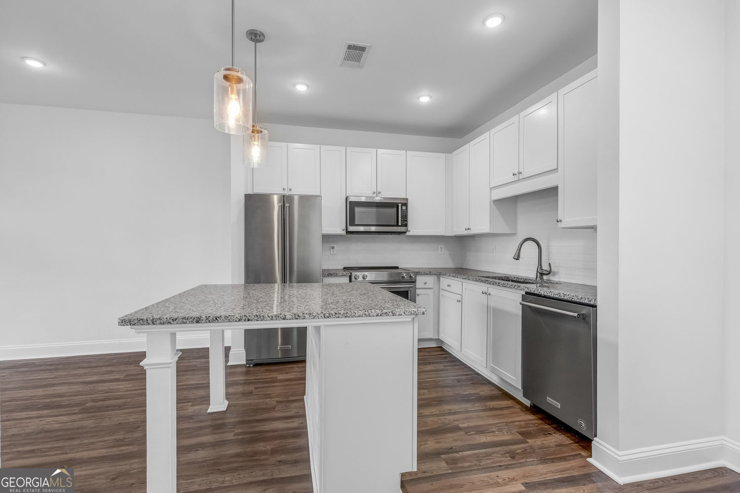 840 United AVE SE 305