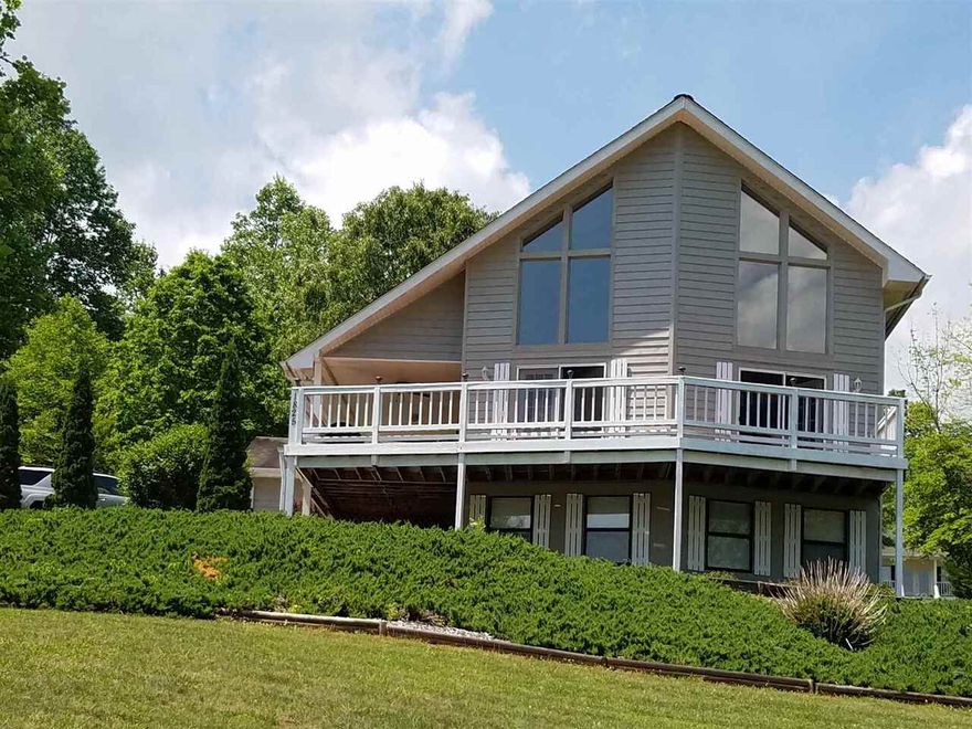 WELL MAINTAINED CHALET STYLE HOME WITH OPEN ROOM CONCEPT. STACK ROCK GAS LOG FIRE PLACE.  BIG VIEWS FROM LIVING ROOM OR DECKS. KITCHEN FEATURES DOUBLE OVEN 5 BURNER GAS RANGE AND LOADS OF CABINETS. MASTER ON MAIN WITH WALK IN CLOSET.  MASTER BATH HAS BOTH SEPERATE SHOWER AND JACUZI TUB.  LARGE BEDROOM AND BATH UPSTAIRS ALONG WITH LOFT OFFICE SPACE.  FULLY FINISHED BASEMENT WITH 2ND KITCHEN AREA AND BONUS 3RD BEDROOM AND FULL BATH. SEPERATE LAUNDRY ROOM. LOWER FINISHED DECK AREA.  2 CAR GARAGE AND SEPERATE LARGE WORKSHOP. OWNER IS A LICENSED REALTOR