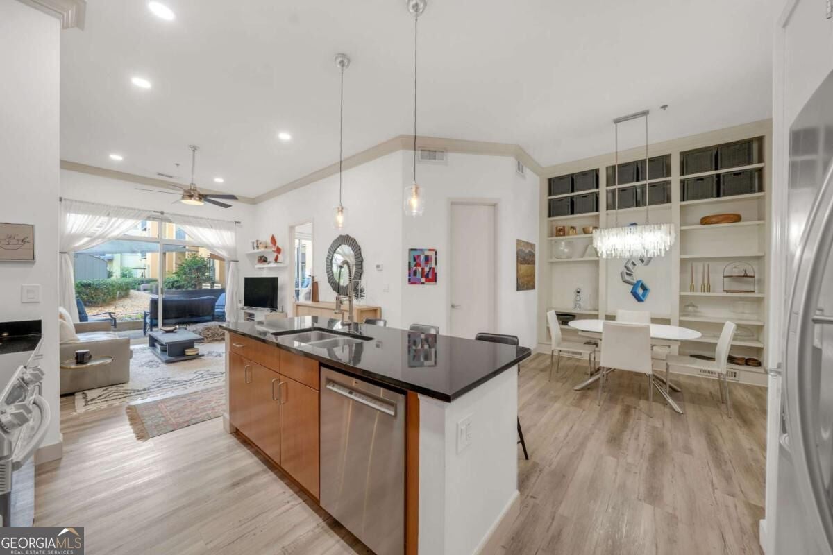 711 Cosmopolitan DR NE 150