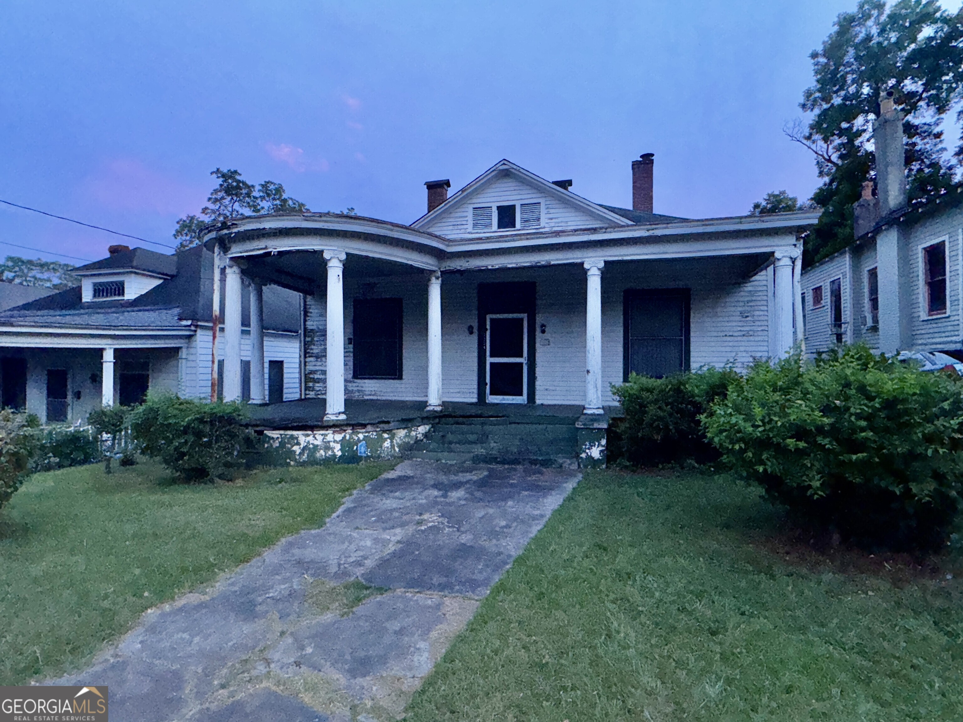 Classic Southern Charm located in Macon's sought after Historic District. This Property offers Iconic Cured Porch, detailed columns and original architecture. This property is bursting with charm and ready for restoration. Perfect opportunity for savvy investors, preservationists, or homeowners looking to customize their dream home from the ground up. Bring your best offer and transform this diamond in the rough into a stunning showcase just minutes from Mercer University and downtown Macon.