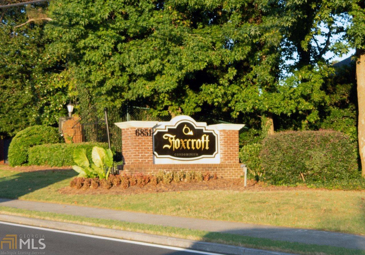 Prime Location, just minutes from downtown Sandy Springs! Convenient Condo Living, close to Restaurants, Retail & the Interstate! Charming 2 bed/1 bath top floor unit with large master bedroom & walk-in closet is Move-In Ready. Located in Gated Community with 24/7 Attendant, community features Olympic size swimming pool, tennis courts, playground, clubhouse and much more.