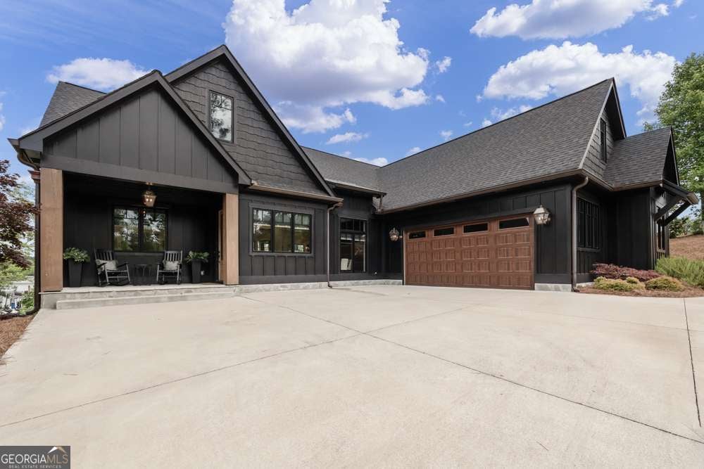 796 Creek TRL