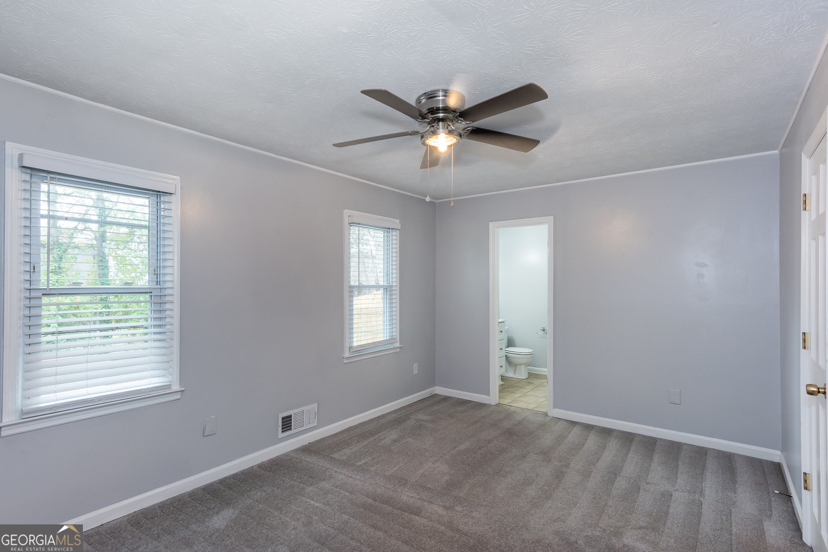 Lilburn, Georgia 30047, United States, 2 Bedrooms Bedrooms, ,3 BathroomsBathrooms,Residential,Active,231617