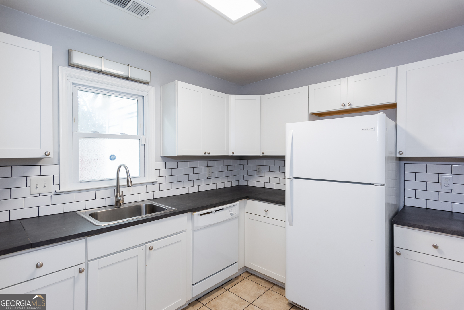 Lilburn, Georgia 30047, United States, 2 Bedrooms Bedrooms, ,3 BathroomsBathrooms,Residential,Active,231617