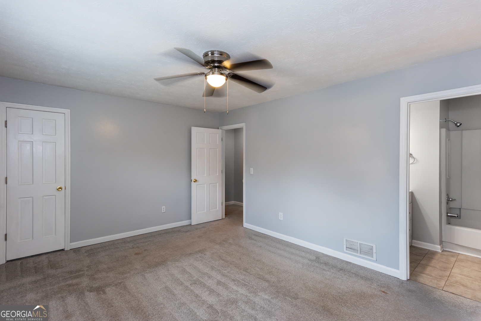 Lilburn, Georgia 30047, United States, 2 Bedrooms Bedrooms, ,3 BathroomsBathrooms,Residential,Active,231617