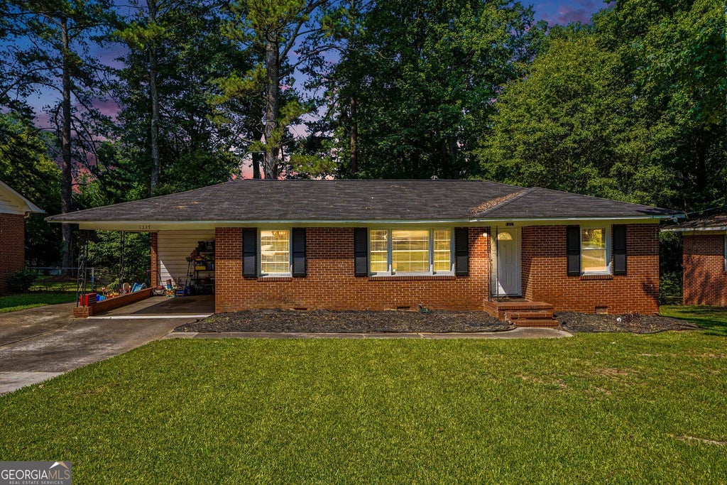 Photo of 1337 Greenview Drive, Griffin, GA 30224 (MLS # 10810012)