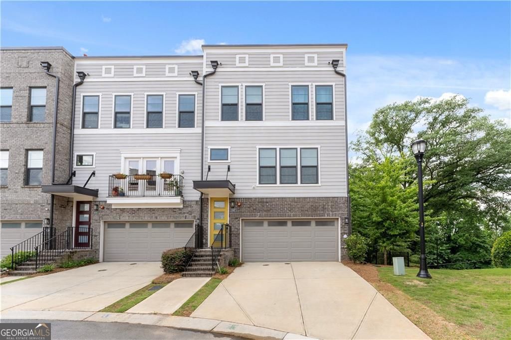 Photo of 2087 Holtz Lane, Atlanta, GA 30318 (MLS # 10756376)