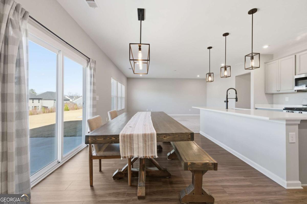 556 Crystal Lake PKWY