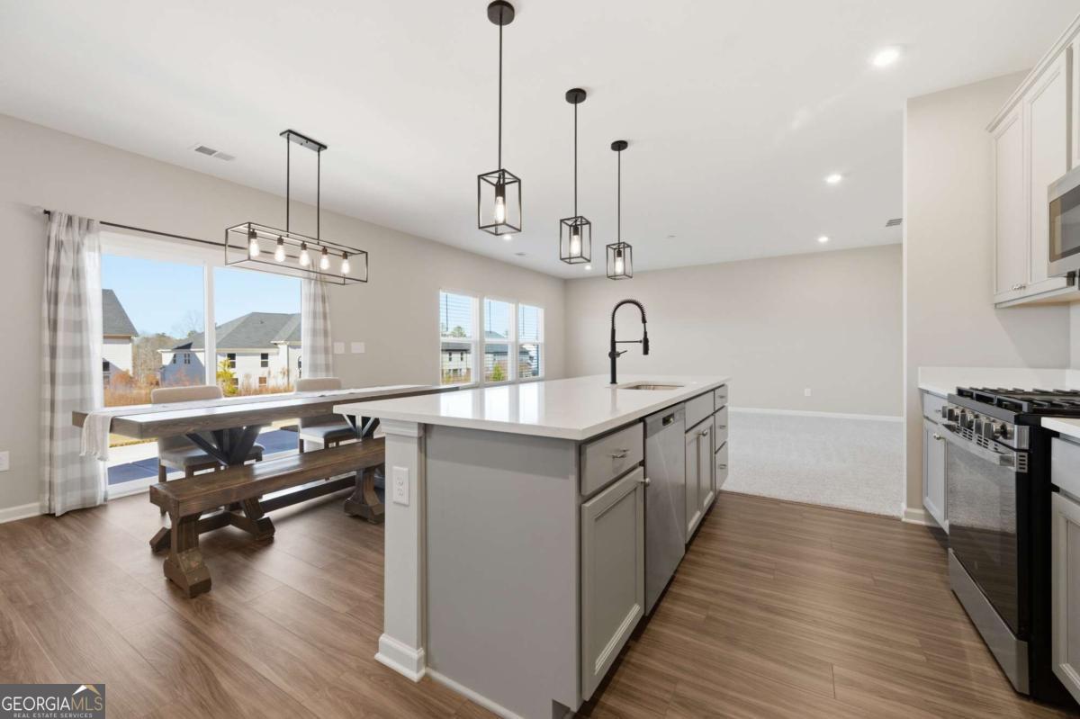 556 Crystal Lake PKWY