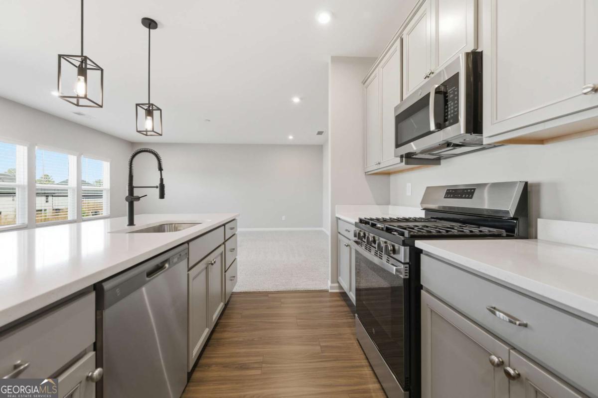 556 Crystal Lake PKWY