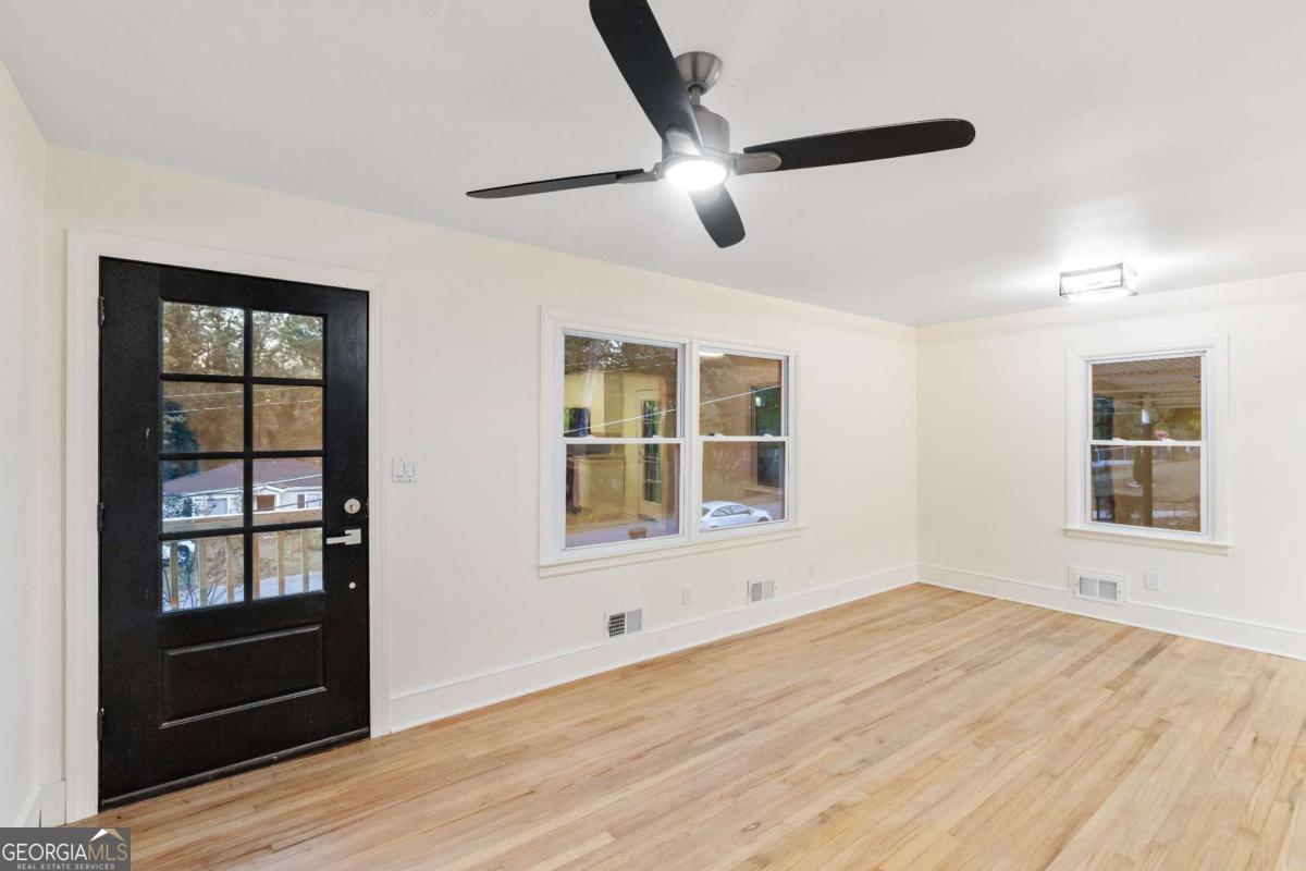 6048 BLACKHAWK TRL SE