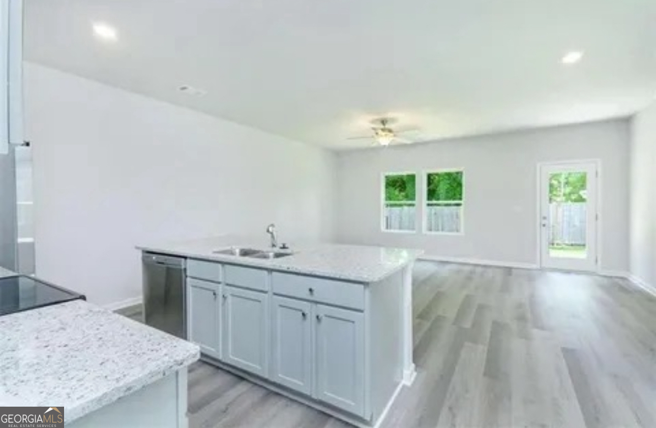 141 Village Green DR NW