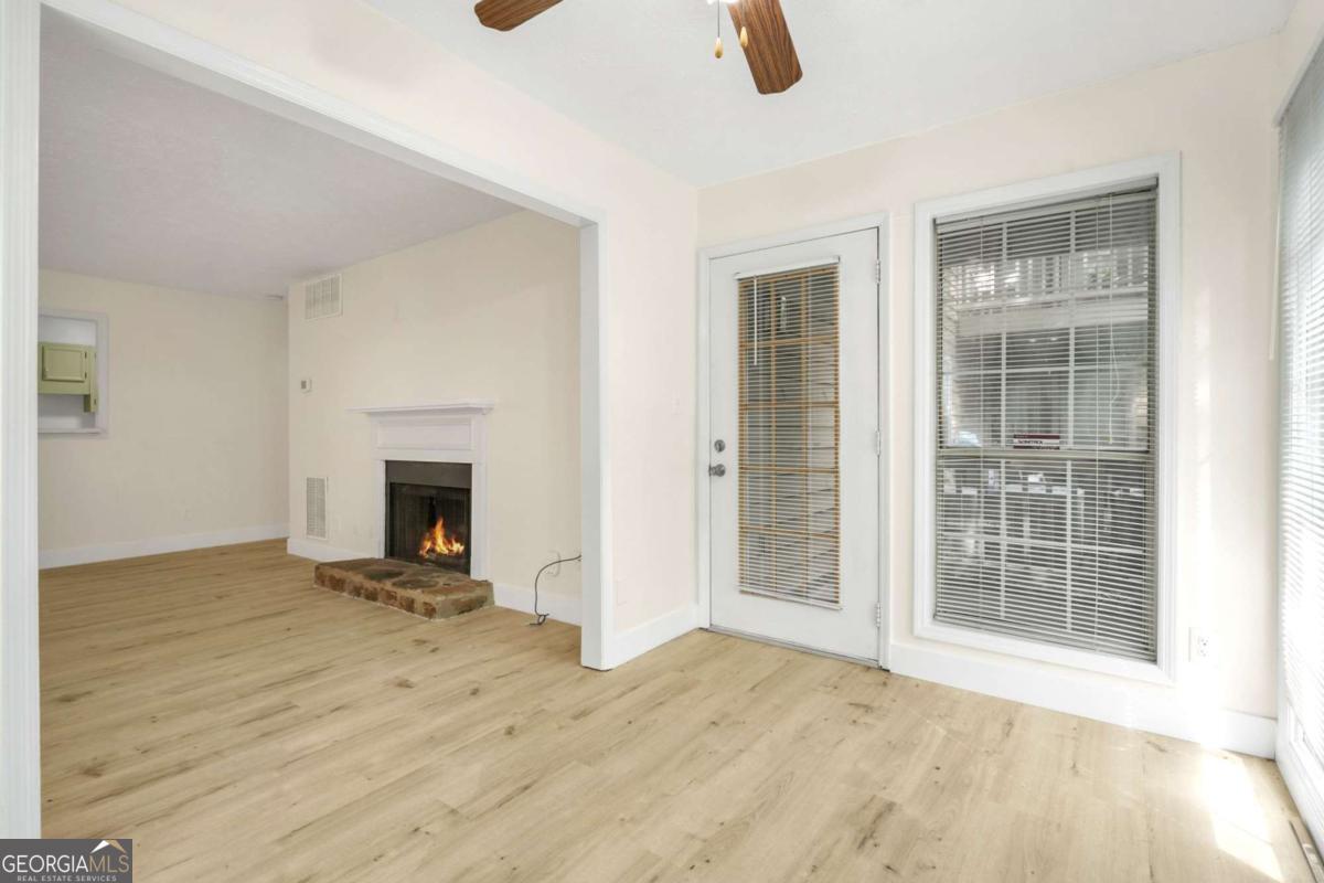 906 Country Park DR SE