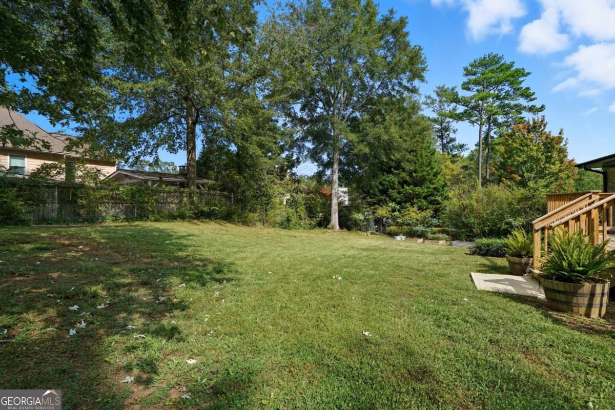 605 Embry LN
