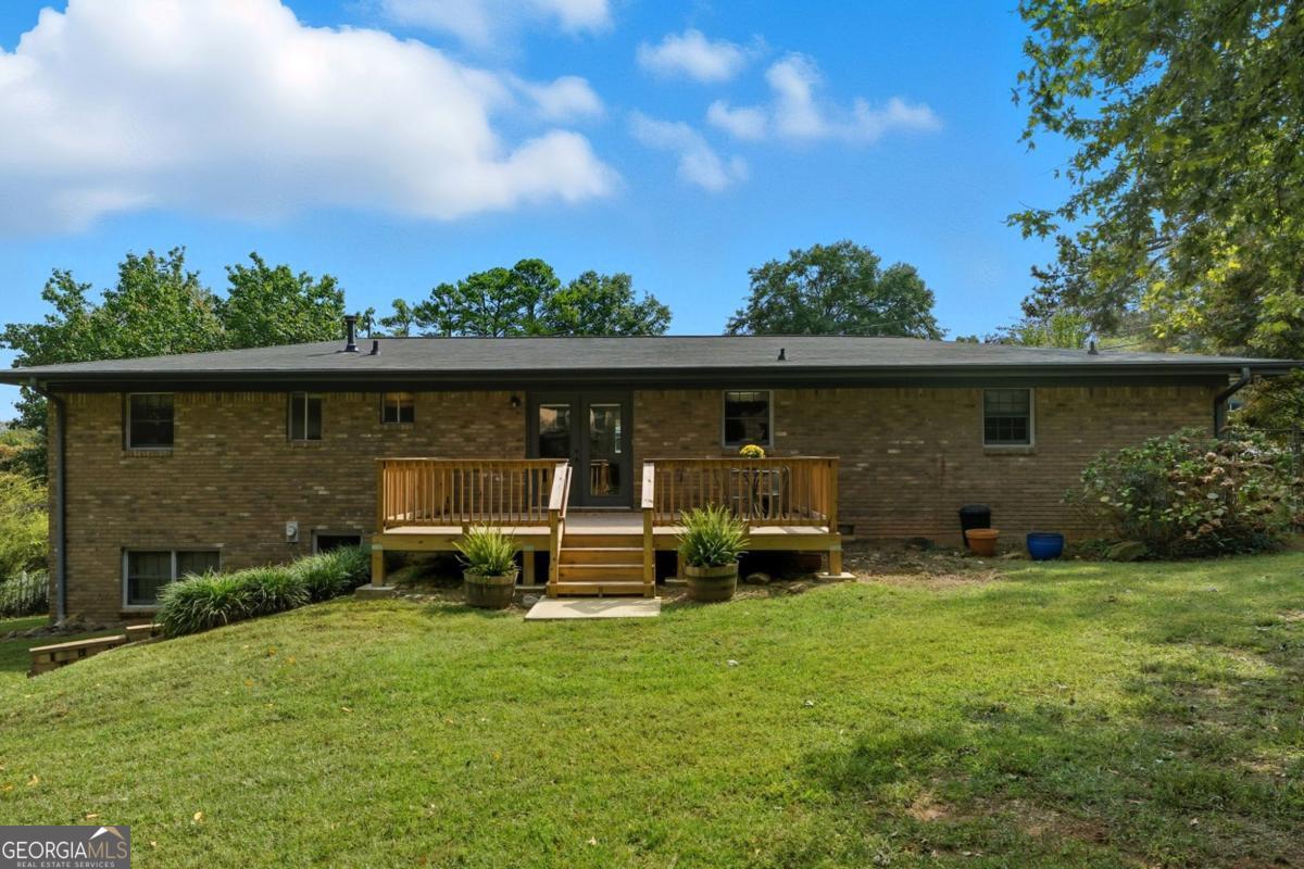 605 Embry LN