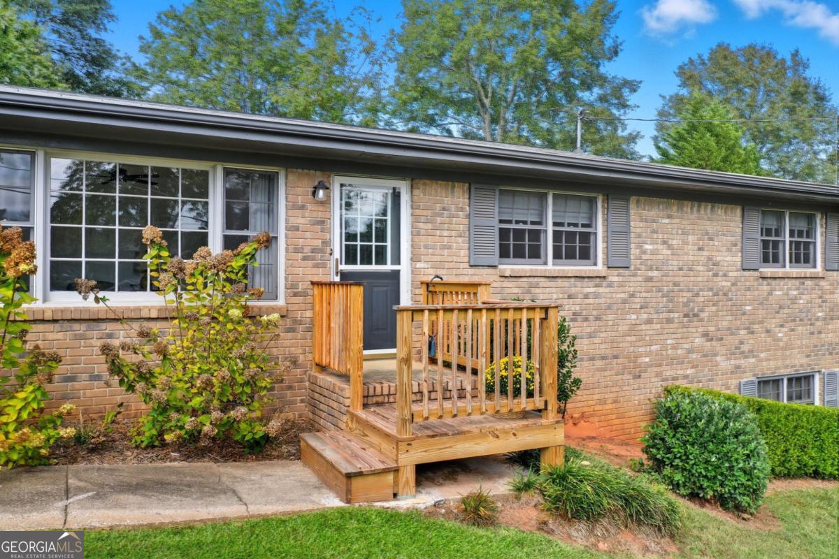 605 Embry LN