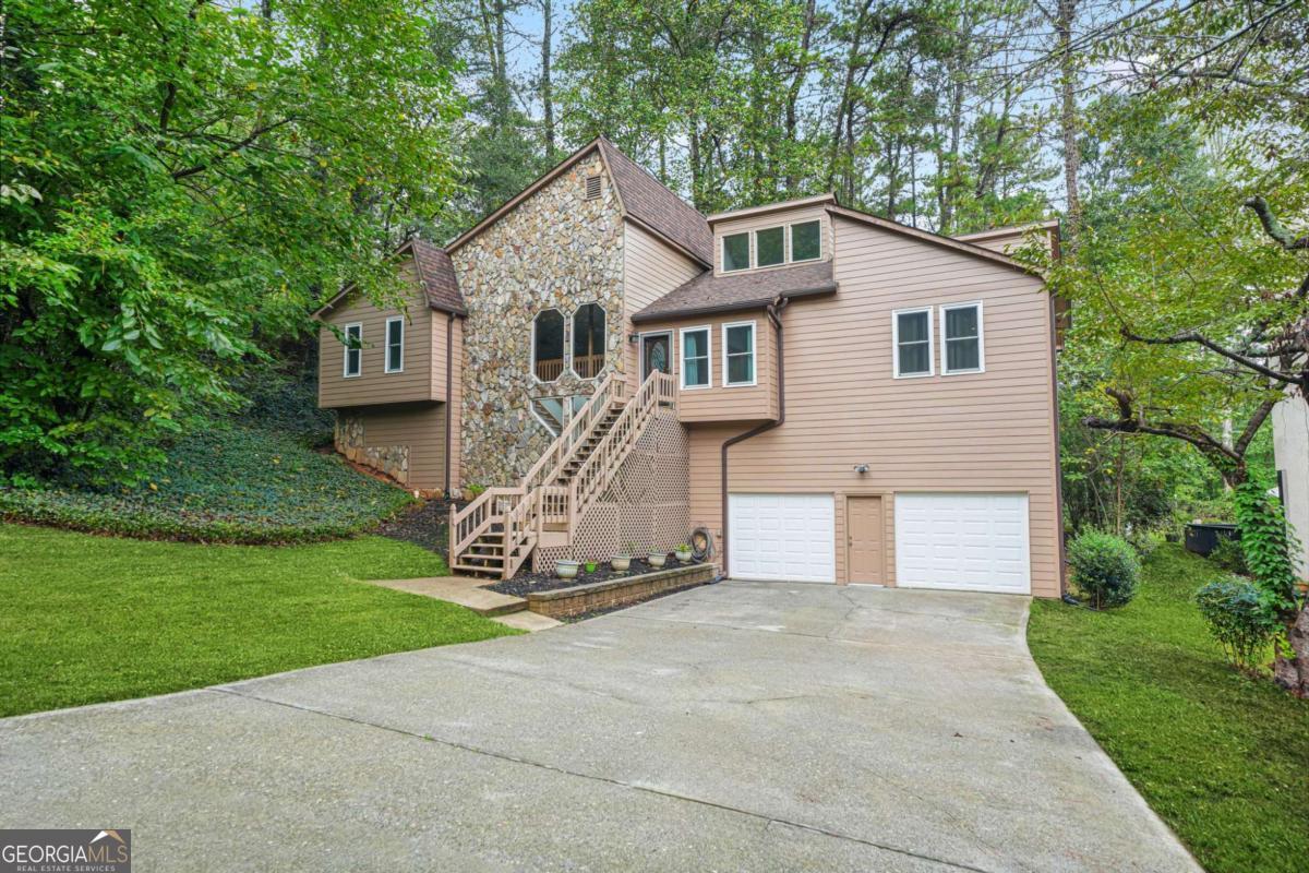 559 Farmbrook TRL NE