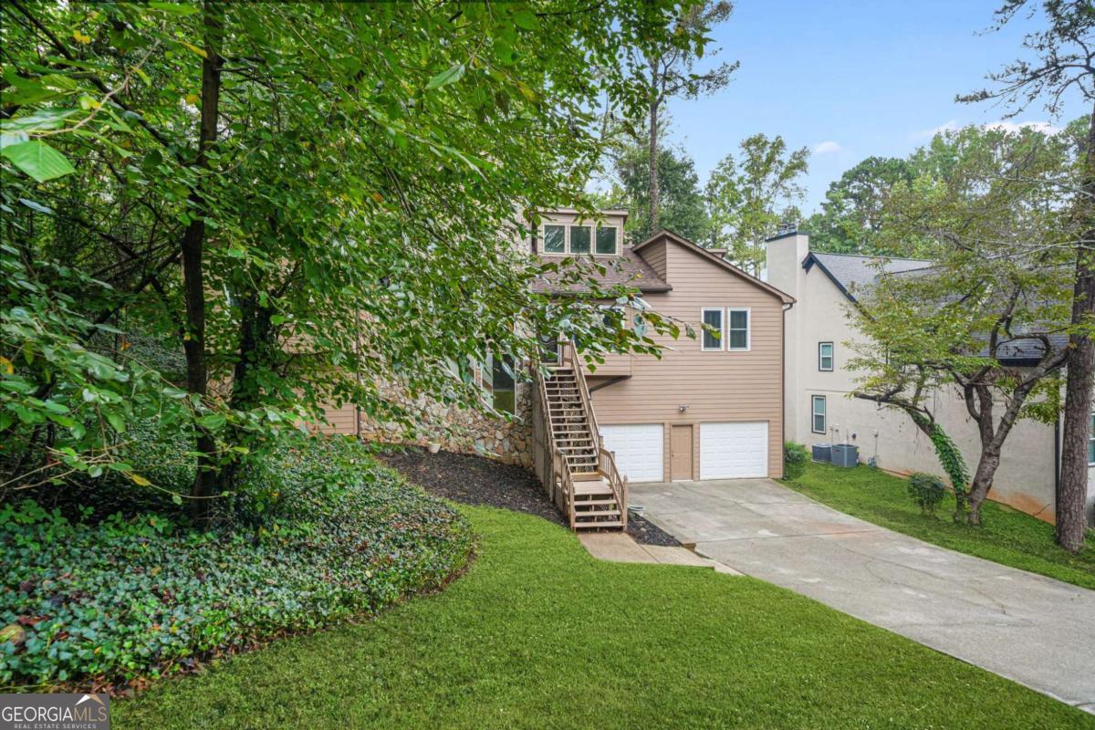 559 Farmbrook TRL NE