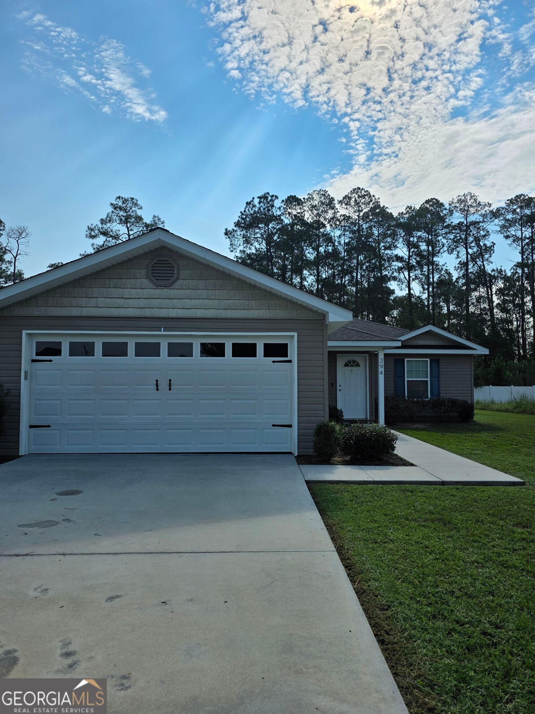 294 Lakeside CIR