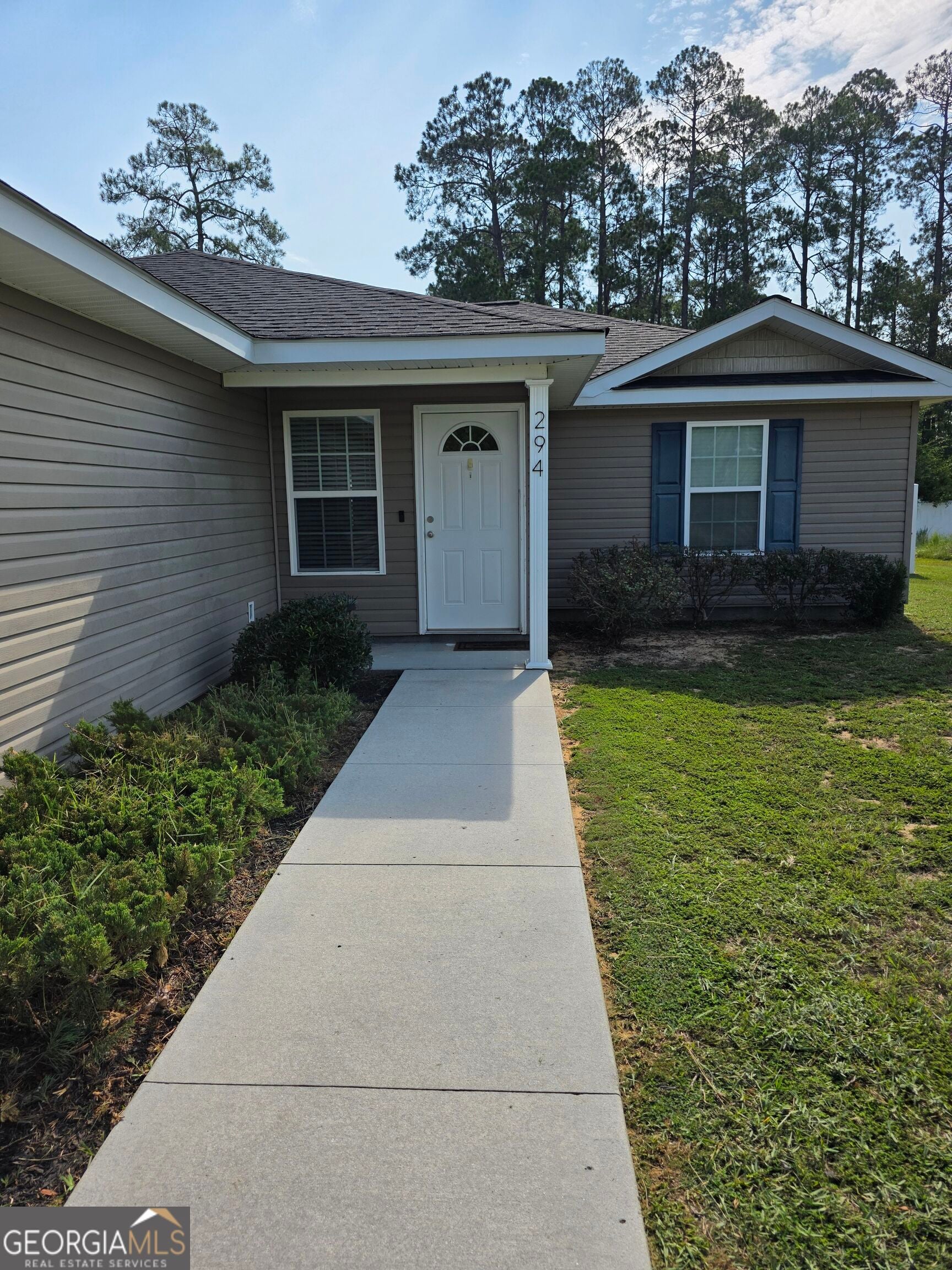294 Lakeside CIR
