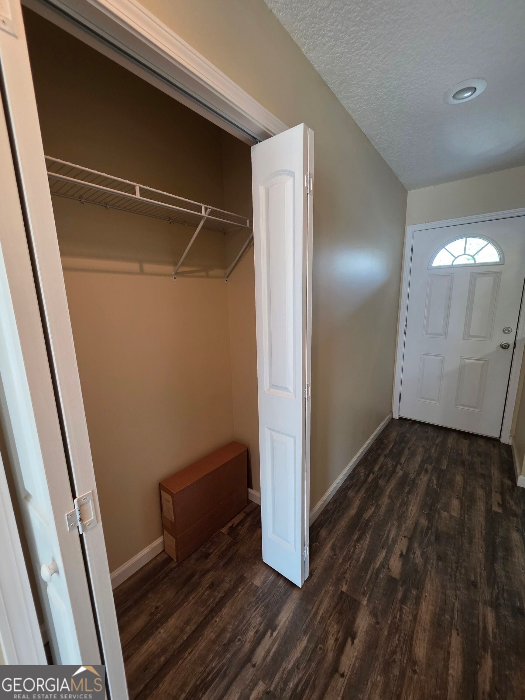 294 Lakeside CIR