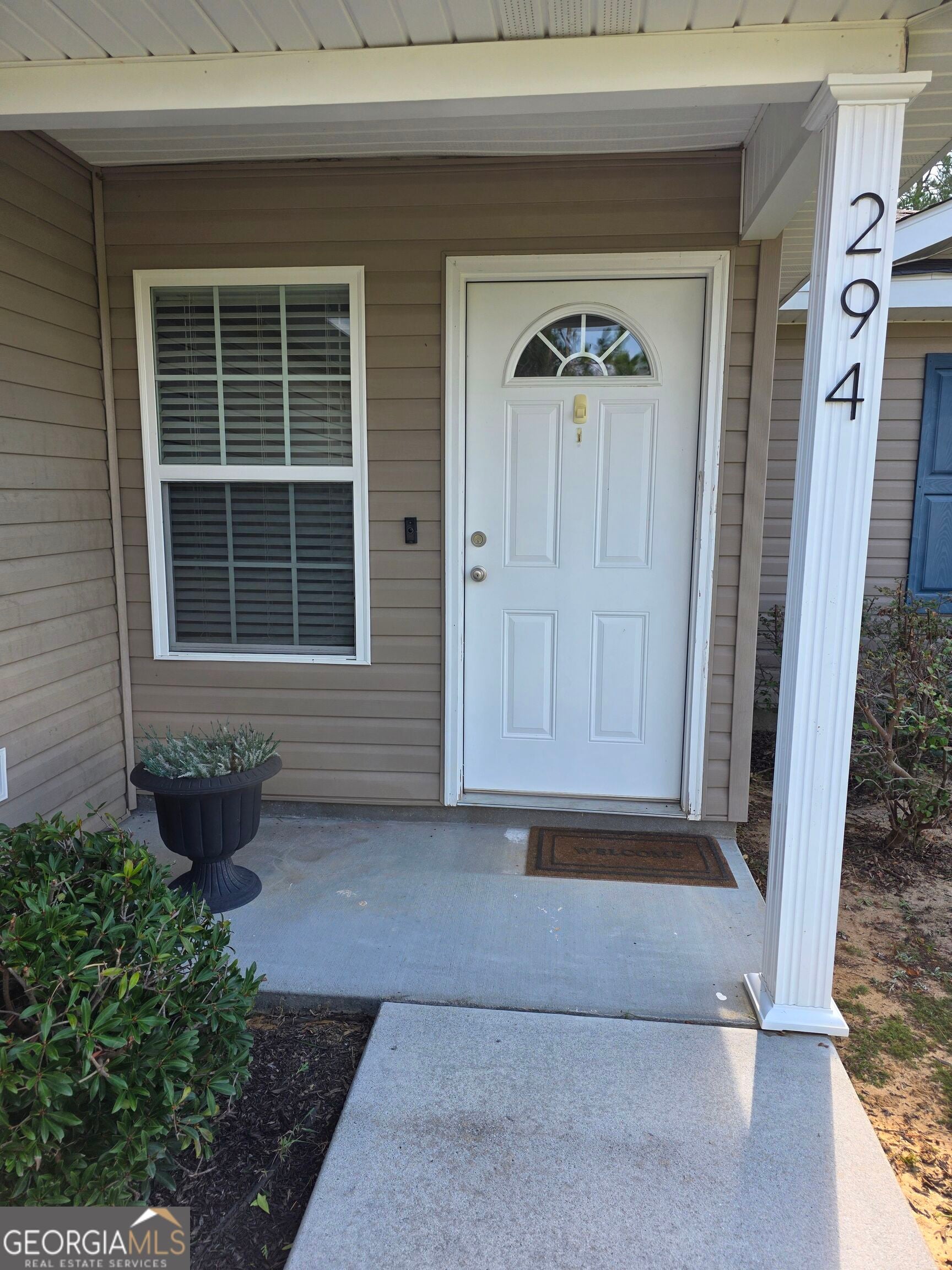 294 Lakeside CIR
