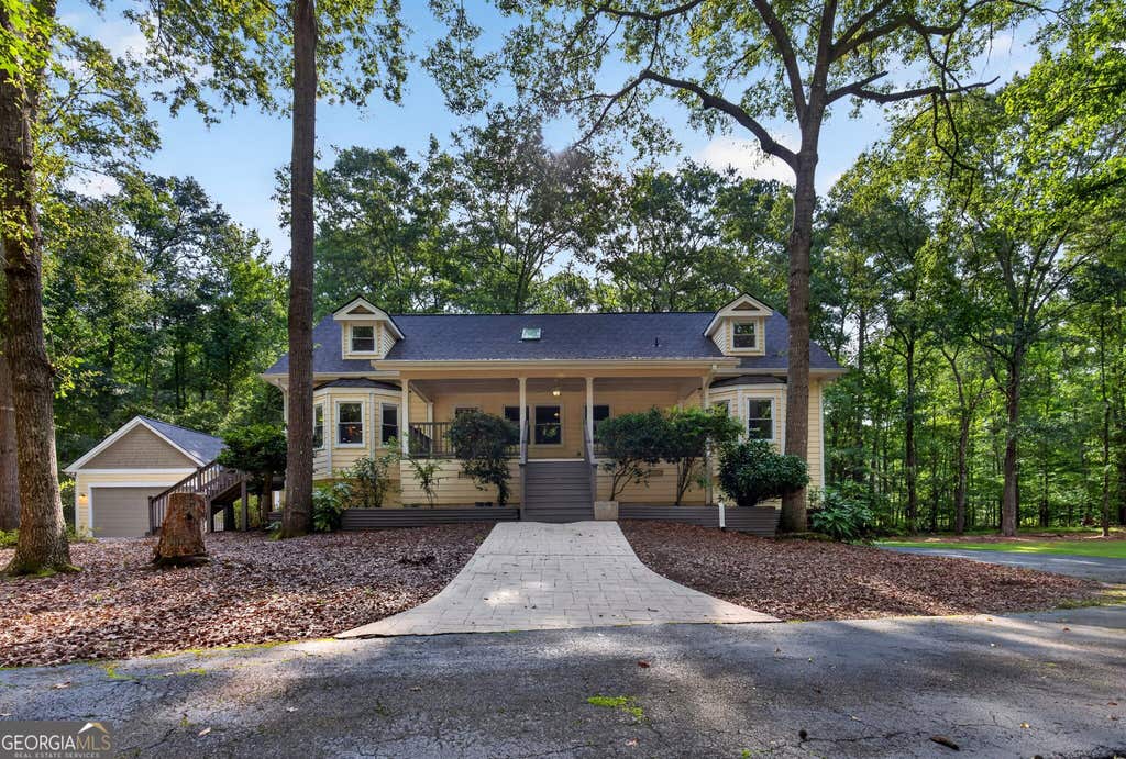 Photo of 121 Broom Boulevard, Fayetteville, GA 30215 (MLS # 10822105)