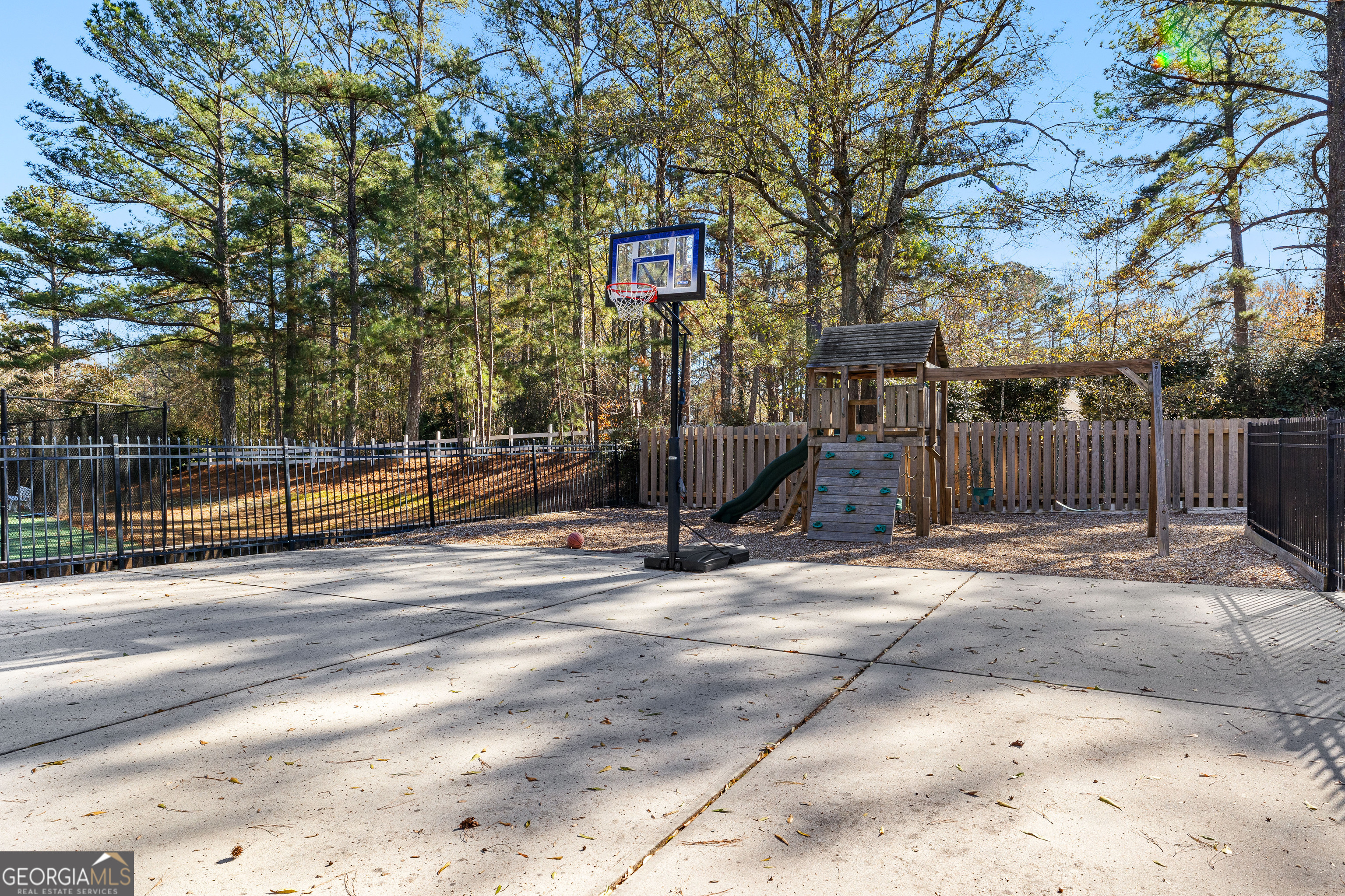 Peachtree City, Georgia 30269, United States, 4 Bedrooms Bedrooms, ,3 BathroomsBathrooms,Residential,Active,257634