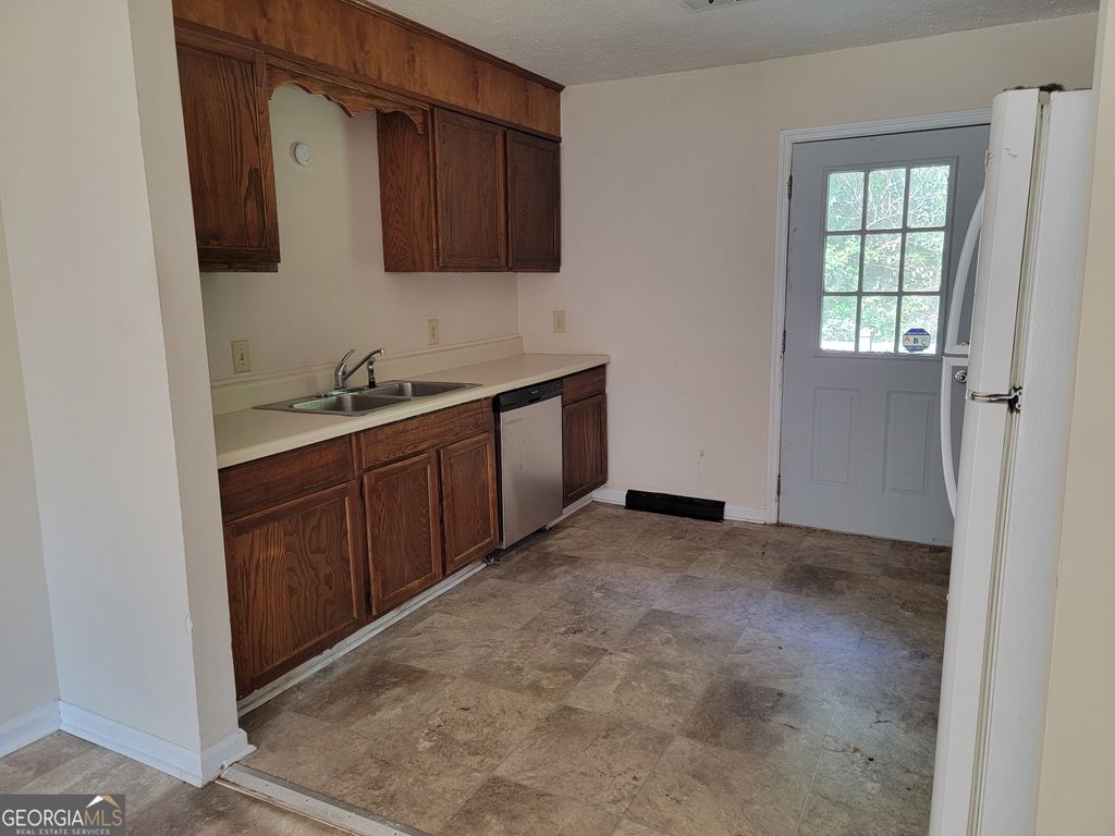 Photo of 250 Lake Dr, Milledgeville, GA 31061 (MLS # 10766482)