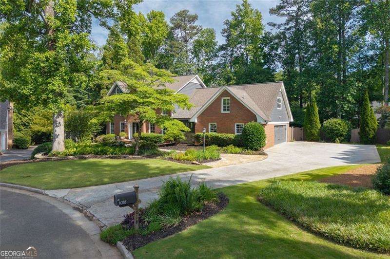 1018 Redfield LN