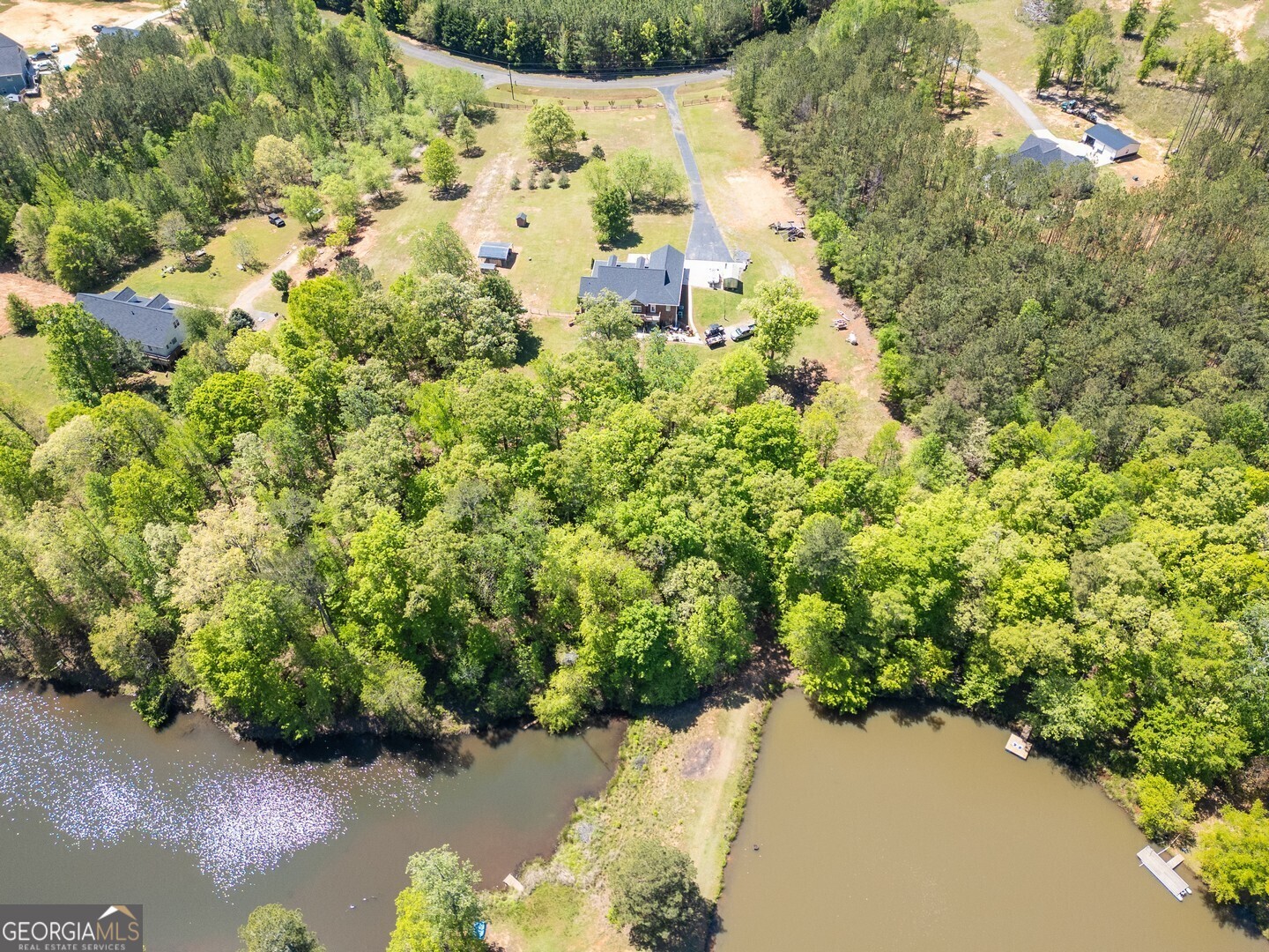 637 Lakeview DR