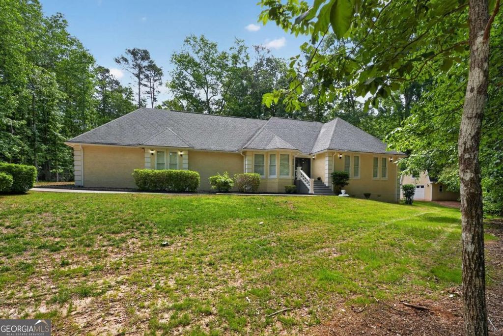 Photo of 185 Courtland Drive, Fayetteville, GA 30215 (MLS # 10769100)