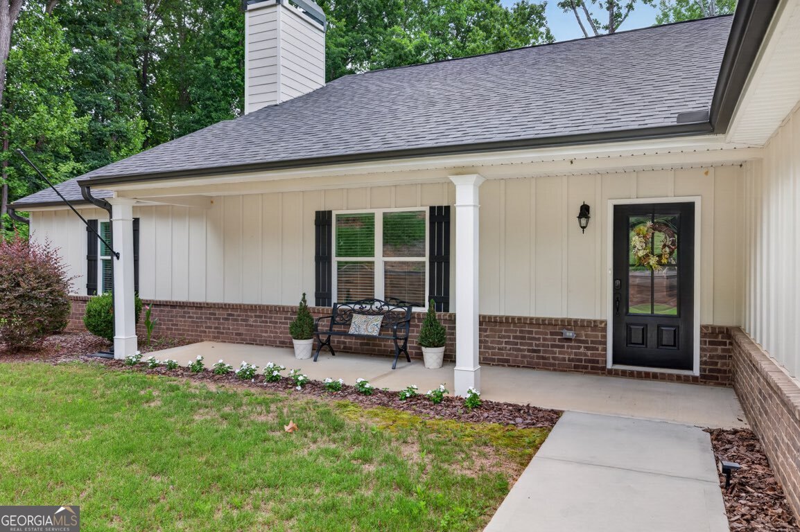 561 Oconee LN