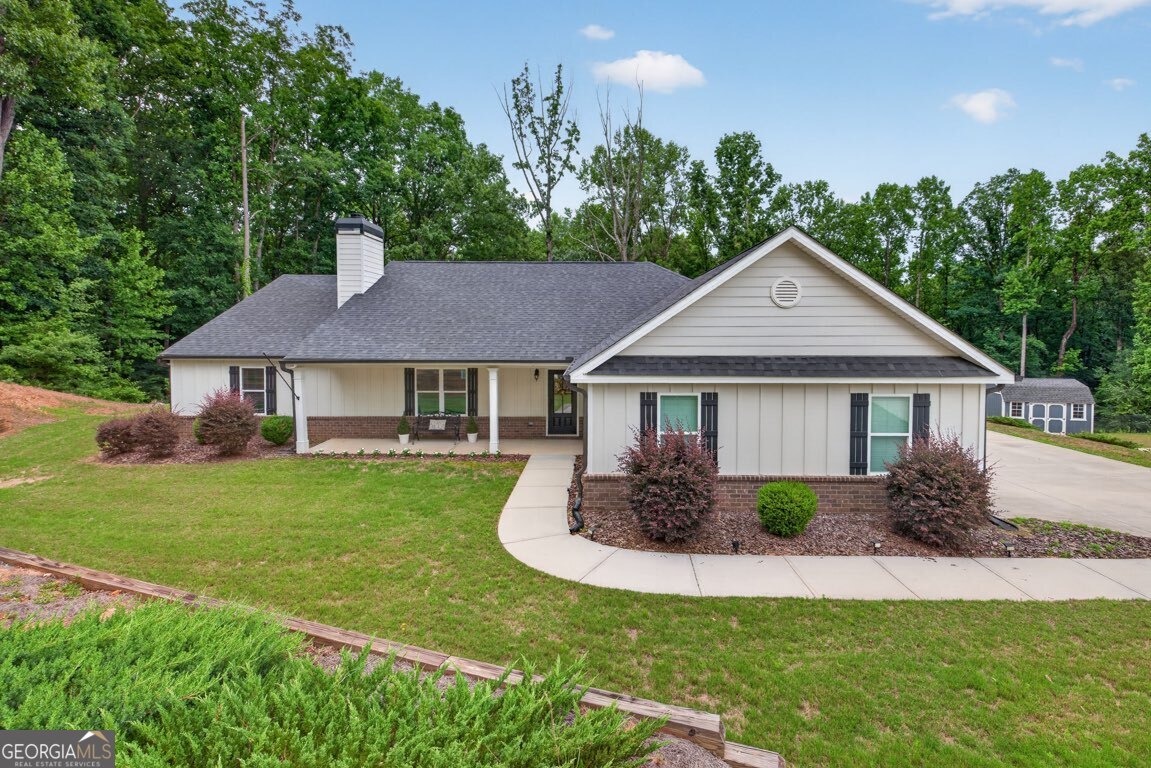 561 Oconee LN