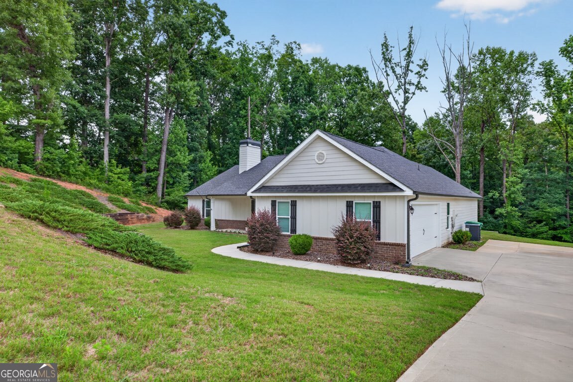 561 Oconee LN