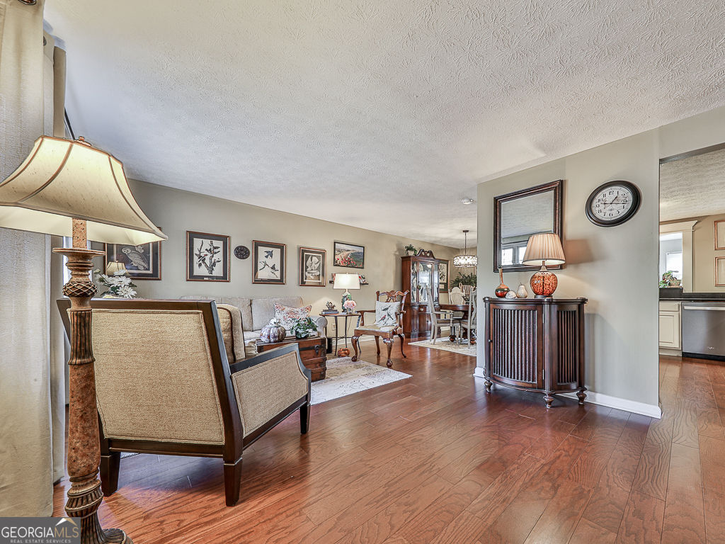 3204 Westphall CT NW