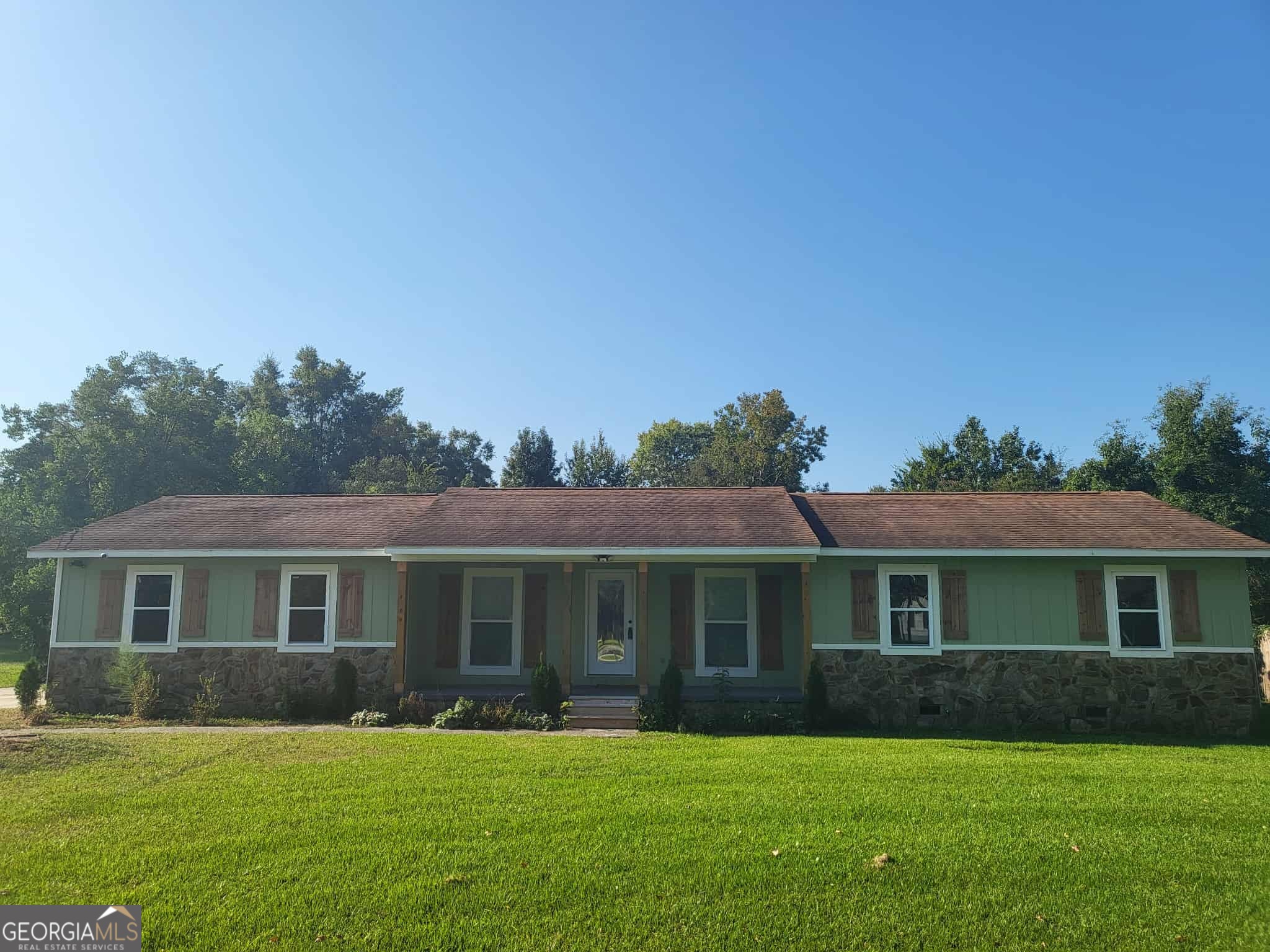 Absolutely stunning 3-bedroom 2 bath home located in South Bibb County. This home has been wonderfully updated and kept up. It features a custom kitchen with granite and 2 wonderful bathrooms. Beautiful front porch waiting for your rocking chairs. There is also an enclosed sunroom overlooking a large back yard, perfect for entertaining!!