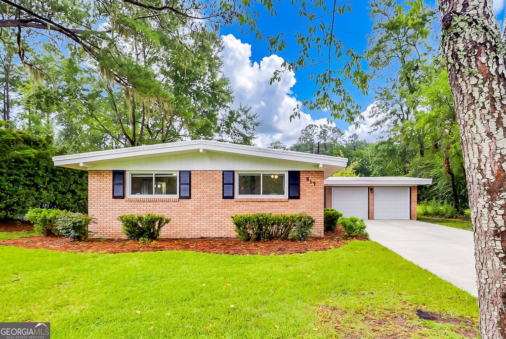 Photo of 317 Willow Road, Savannah, GA 31419 (MLS # 10855323)