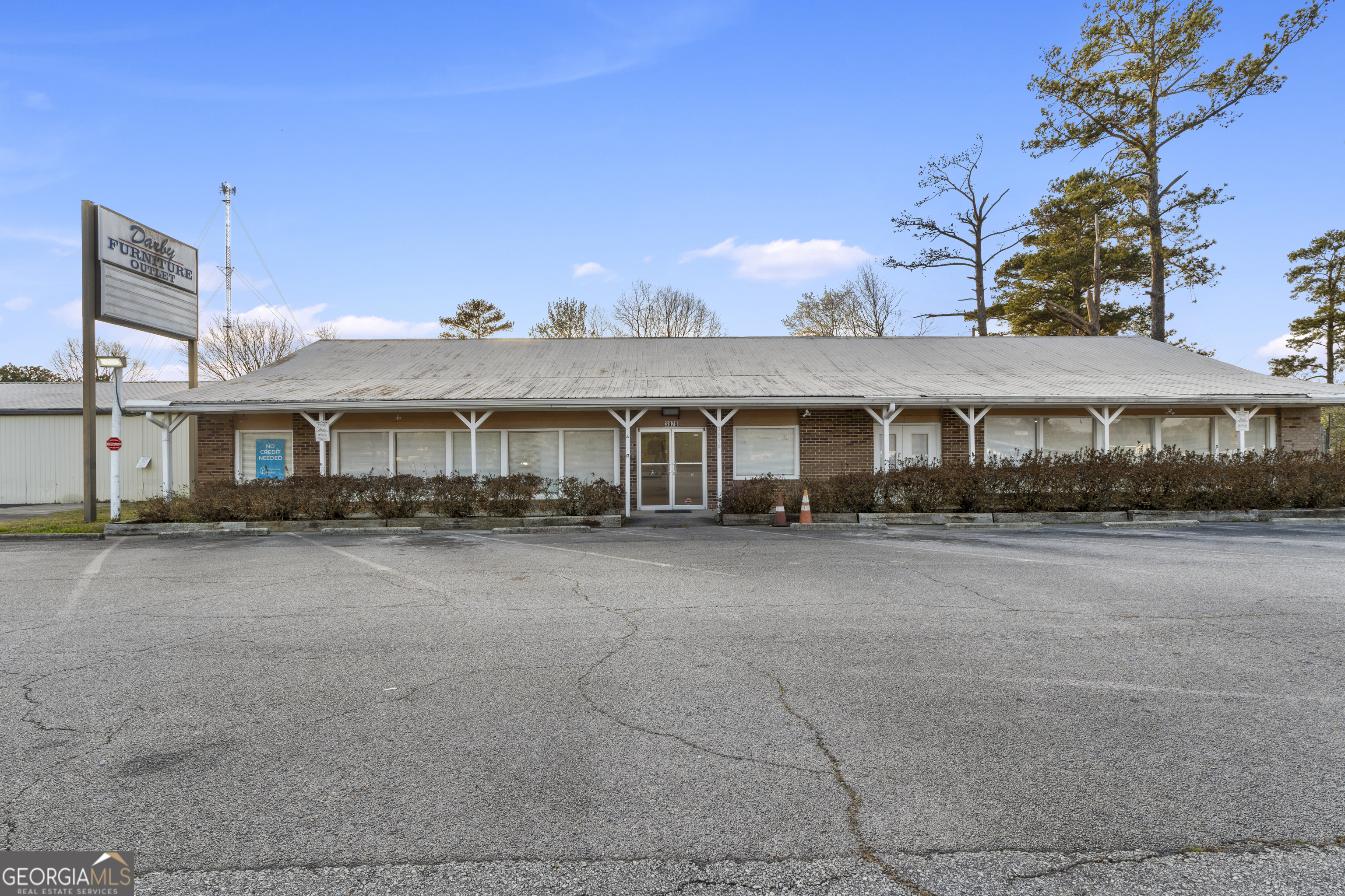 3879 N Expressway