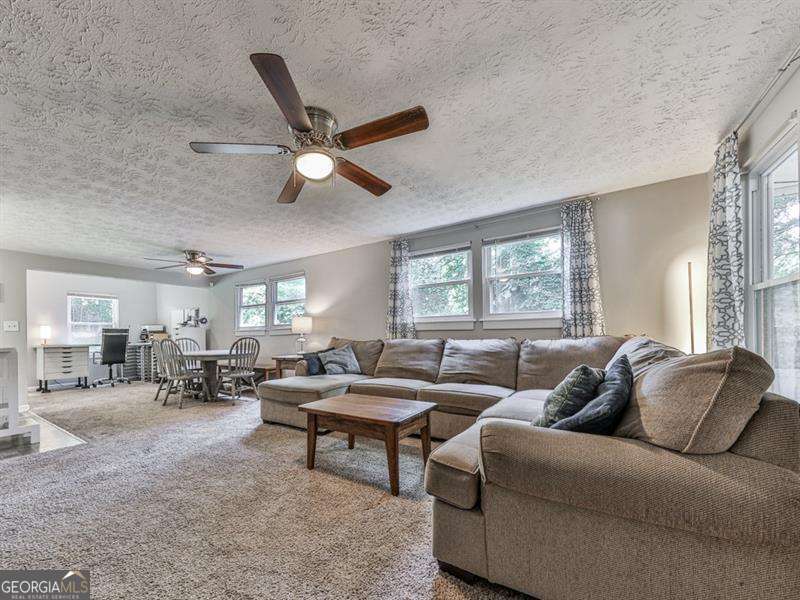 543 S Holly Springs RD