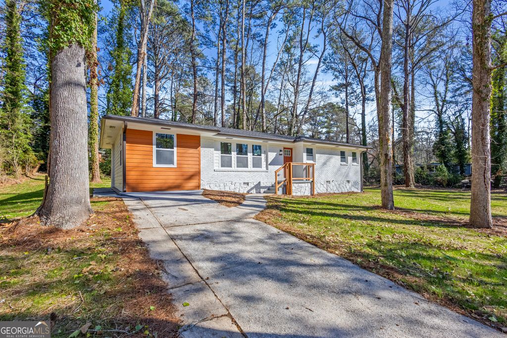 Photo of 3252 Pinehill Drive, Decatur, GA 30032 (MLS # 10675964)