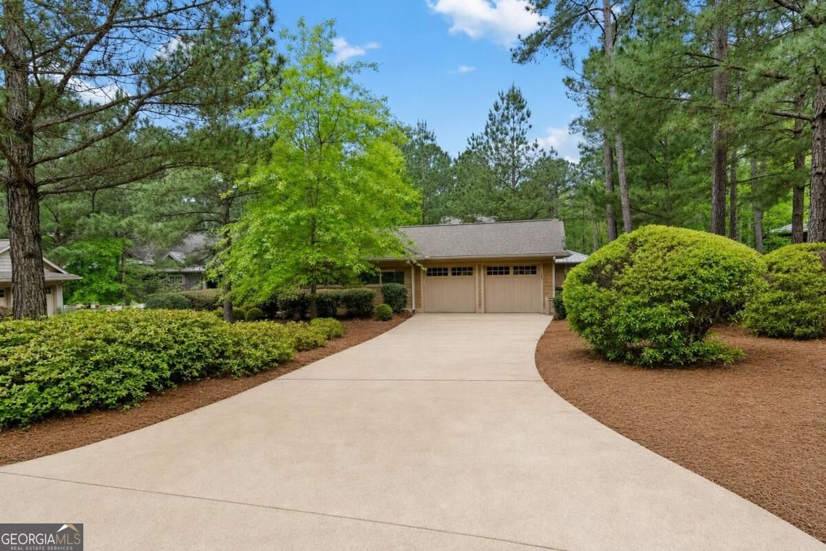 1081 Regency DR