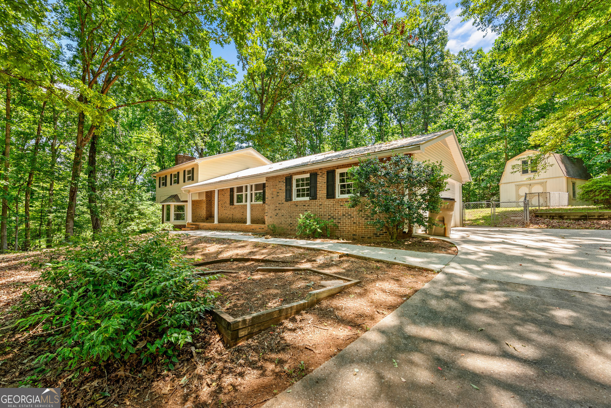 4848 Red Oak DR