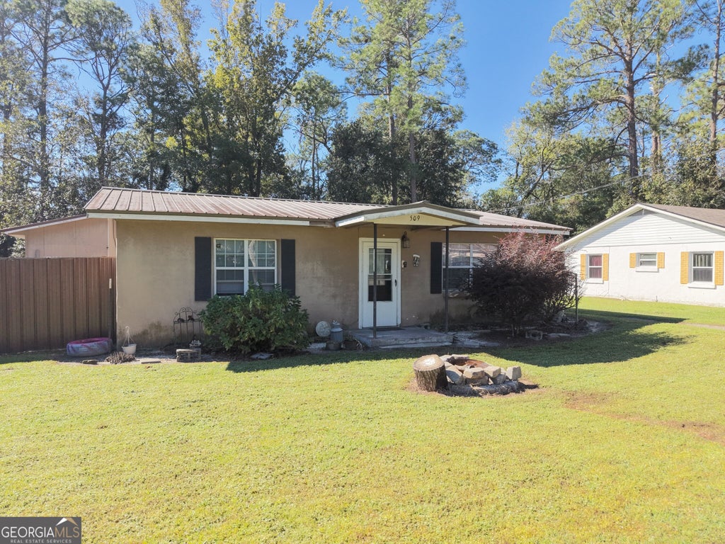 Photo of 509 Community Drive, Waycross, GA 31501 (MLS # 10873054)