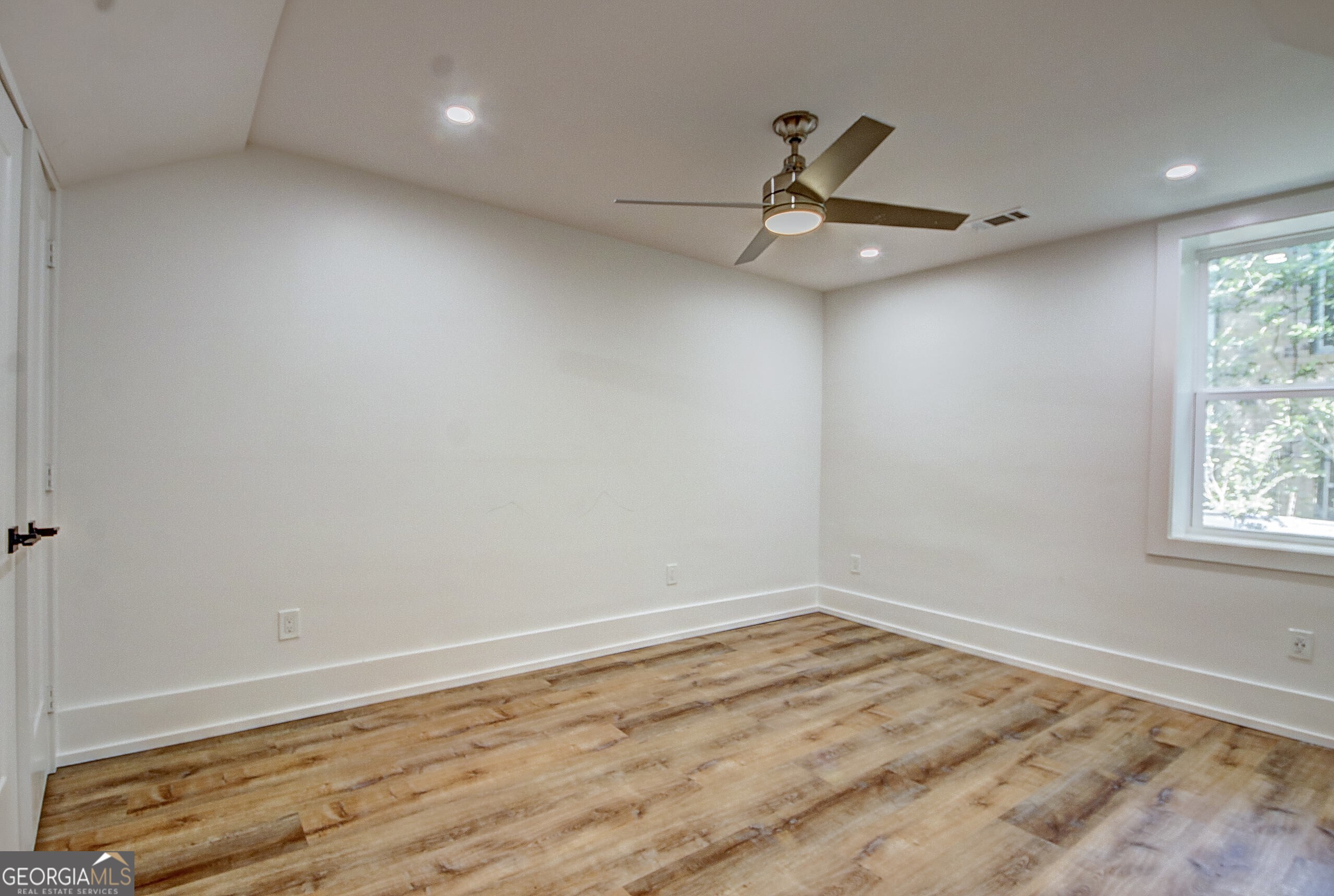 Atlanta, Georgia 30311, United States, 1 Bedroom Bedrooms, ,1 BathroomBathrooms,Residential,Pending,27498