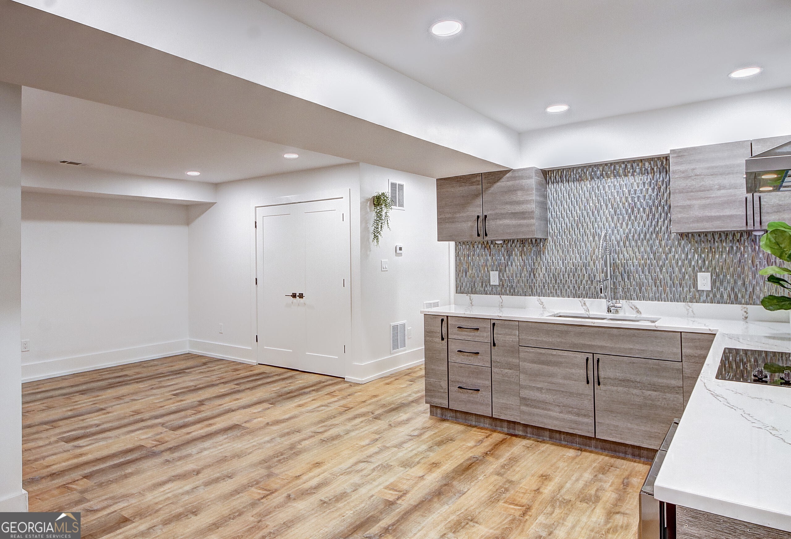 Atlanta, Georgia 30311, United States, 1 Bedroom Bedrooms, ,1 BathroomBathrooms,Residential,Pending,27498