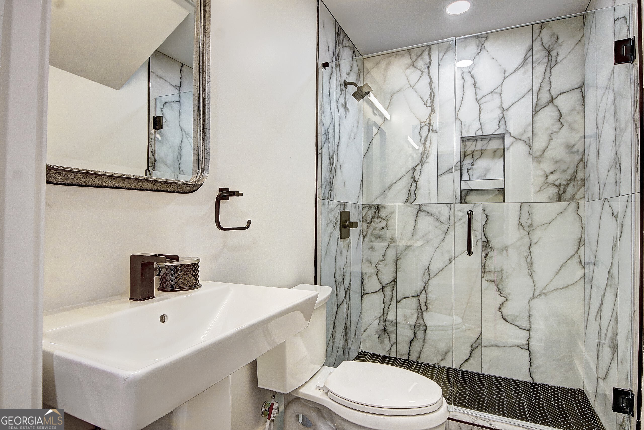 Atlanta, Georgia 30311, United States, 1 Bedroom Bedrooms, ,1 BathroomBathrooms,Residential,Pending,27498