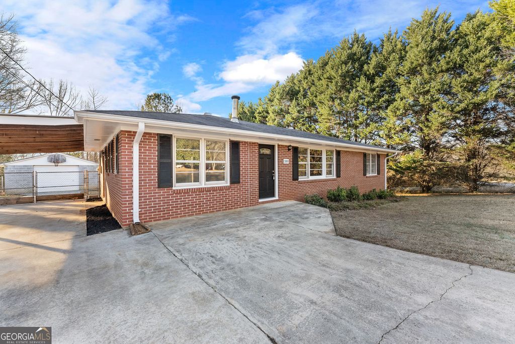 Photo of 389 Skyline Drive, Toccoa, GA 30577 (MLS # 10673559)