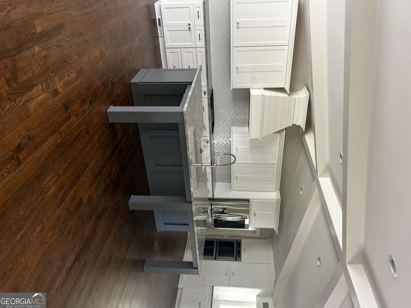 Stonegate Manor - Residential Lease